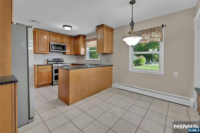 8 Cedar Lane, Roseland, NJ 07068