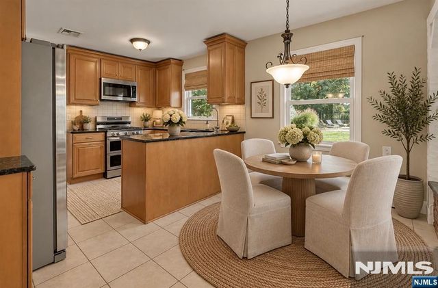 8 Cedar Lane, Roseland, NJ 07068