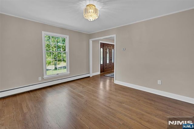 8 Cedar Lane, Roseland, NJ 07068