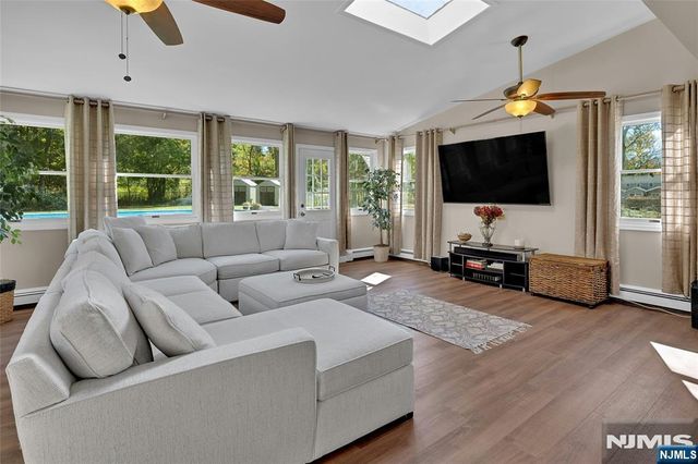 8 Cedar Lane, Roseland, NJ 07068