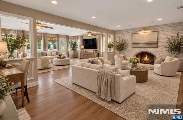 8 Cedar Lane, Roseland, NJ 07068