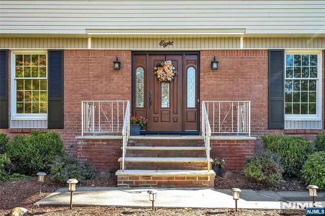 8 Cedar Lane, Roseland, NJ 07068