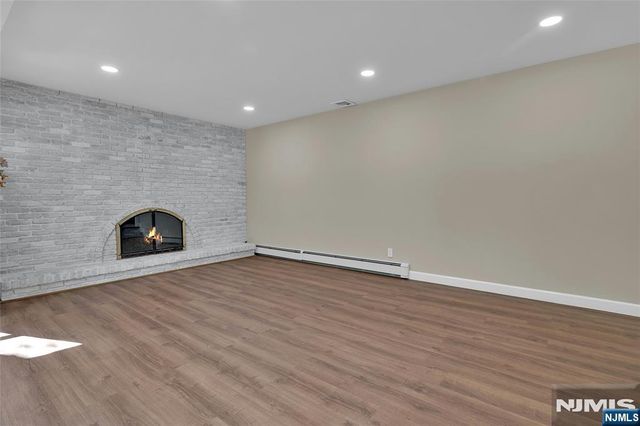8 Cedar Lane, Roseland, NJ 07068