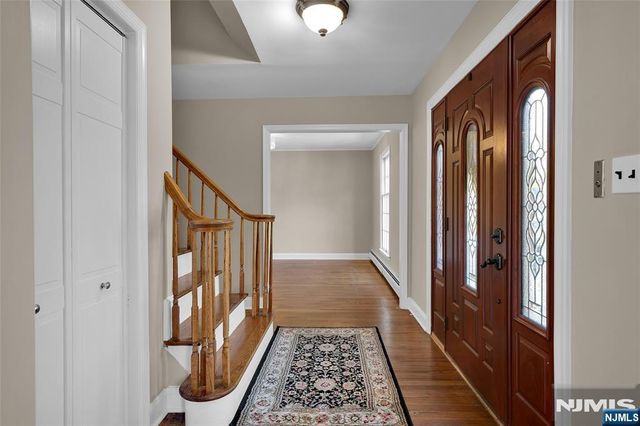 8 Cedar Lane, Roseland, NJ 07068