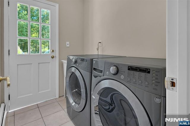 8 Cedar Lane, Roseland, NJ 07068