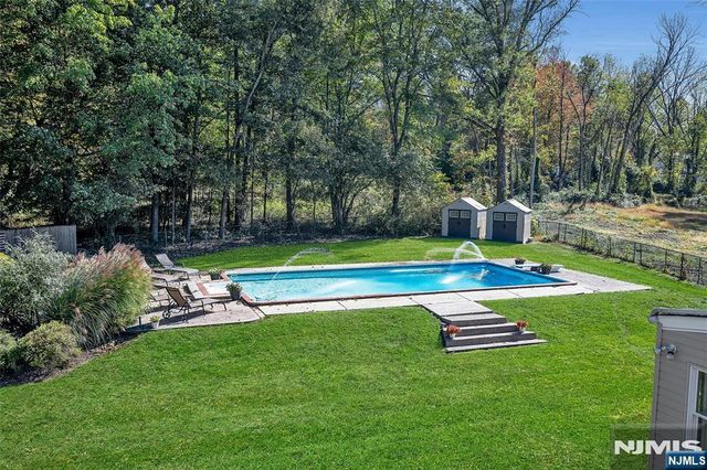 8 Cedar Lane, Roseland, NJ 07068