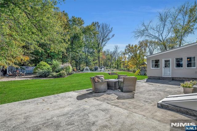 8 Cedar Lane, Roseland, NJ 07068