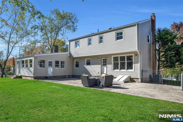 8 Cedar Lane, Roseland, NJ 07068