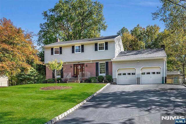 8 Cedar Lane, Roseland, NJ 07068