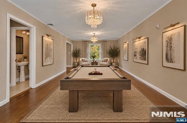 8 Cedar Lane, Roseland, NJ 07068