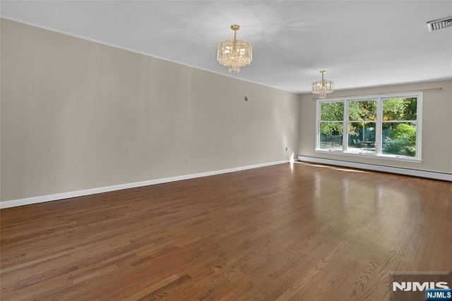 8 Cedar Lane, Roseland, NJ 07068
