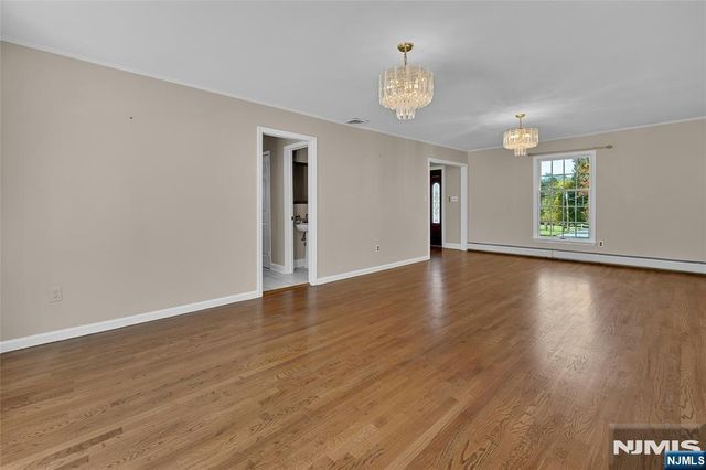 8 Cedar Lane, Roseland, NJ 07068