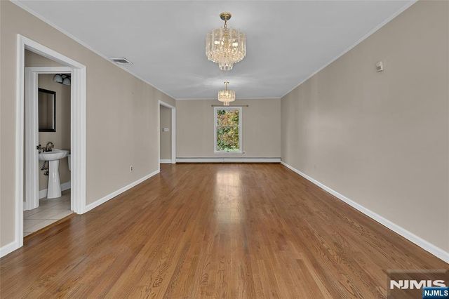 8 Cedar Lane, Roseland, NJ 07068