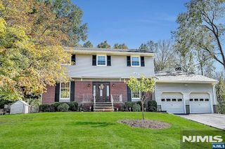 8 Cedar Lane, Roseland, NJ 07068