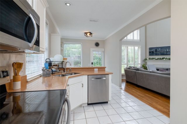 2206 Arbor Chase Circle, Arlington, TX 76011