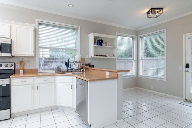 2206 Arbor Chase Circle, Arlington, TX 76011