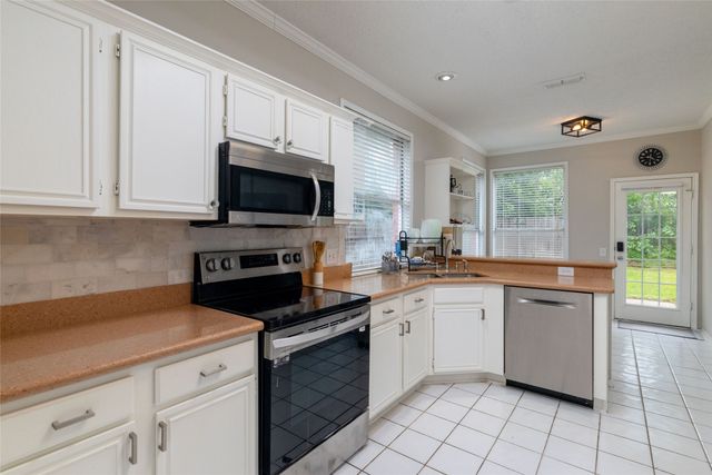 2206 Arbor Chase Circle, Arlington, TX 76011