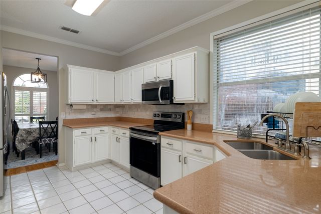 2206 Arbor Chase Circle, Arlington, TX 76011