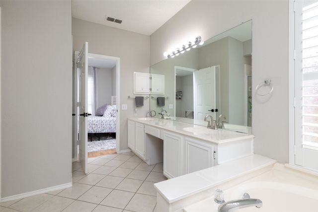 2206 Arbor Chase Circle, Arlington, TX 76011