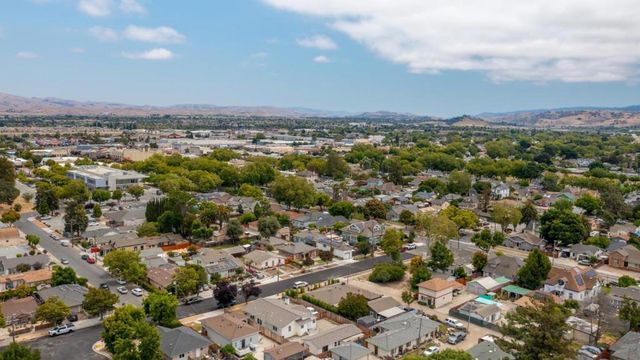 694 Central Avenue, Hollister, CA 95023