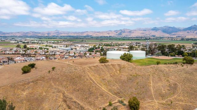 694 Central Avenue, Hollister, CA 95023