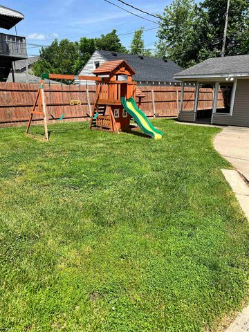 97 Beyne Street, Mount Clemens, MI 48043