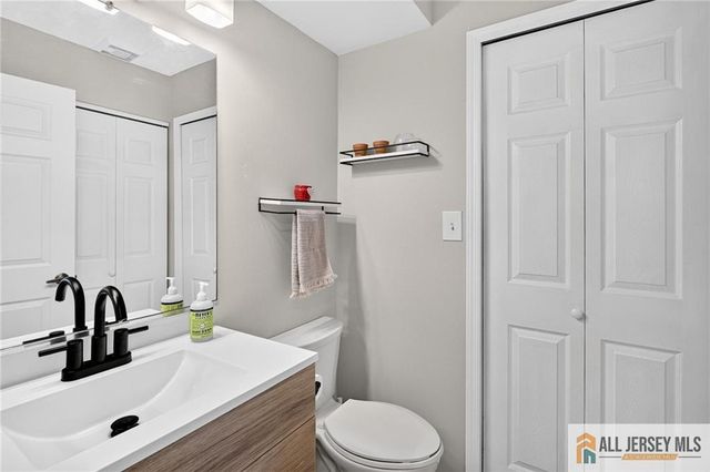 1 Cambridge Drive A, Monroe, NJ 08831