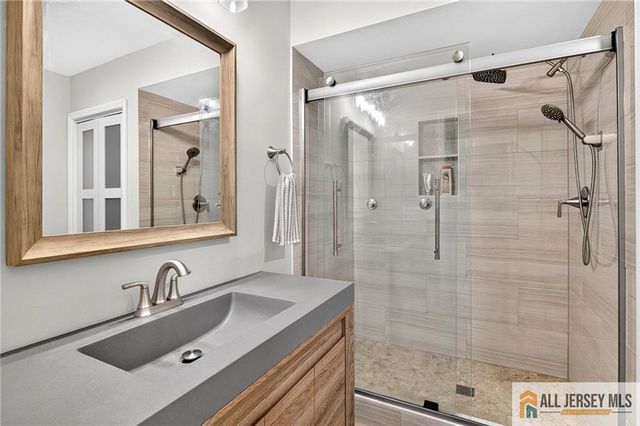 1 Cambridge Drive A, Monroe, NJ 08831