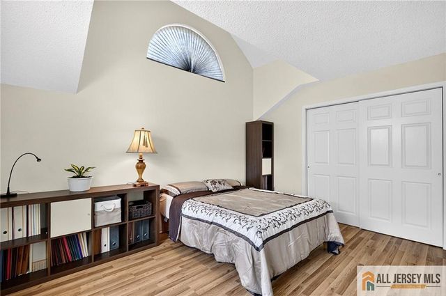 1 Cambridge Drive A, Monroe, NJ 08831