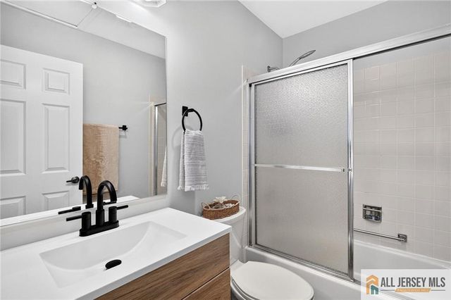 1 Cambridge Drive A, Monroe, NJ 08831