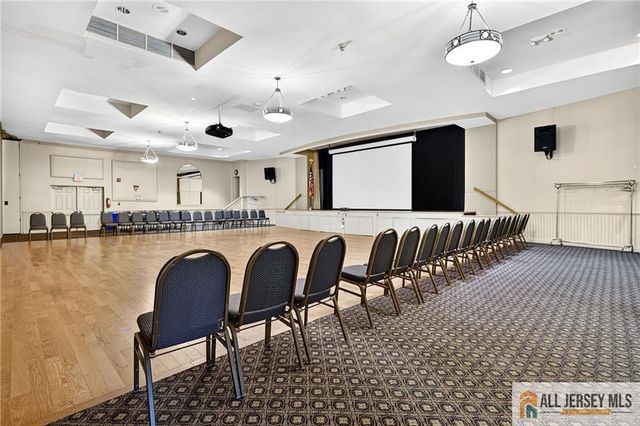1 Cambridge Drive A, Monroe, NJ 08831