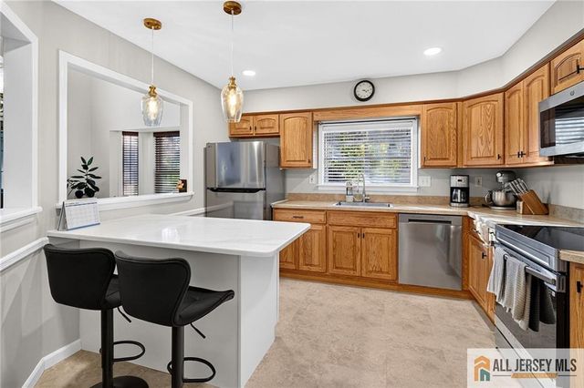 1 Cambridge Drive A, Monroe, NJ 08831