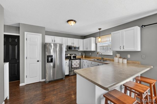 1029 Meadows Court, Maryville, IL 62062