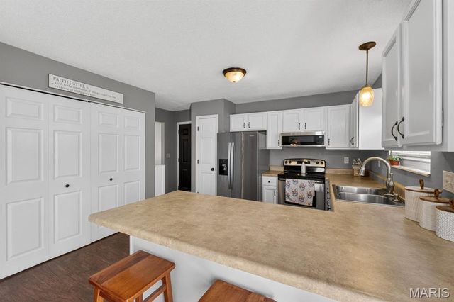 1029 Meadows Court, Maryville, IL 62062