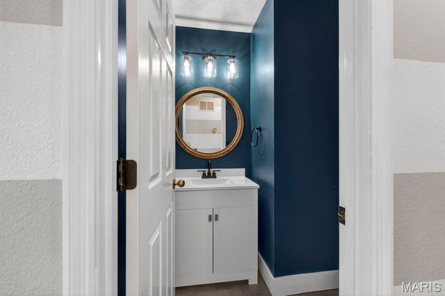 1029 Meadows Court, Maryville, IL 62062