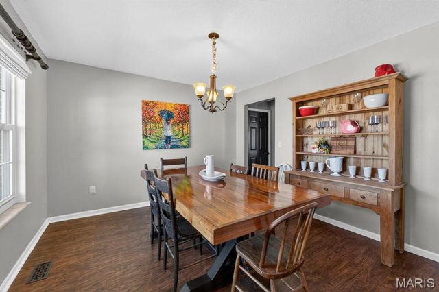 1029 Meadows Court, Maryville, IL 62062