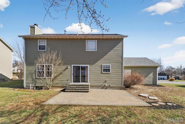 1029 Meadows Court, Maryville, IL 62062