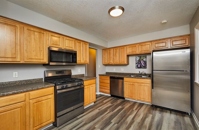 32 E Pleasant View Drive, Des Moines, IA 50315