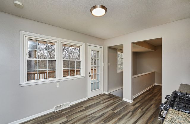 32 E Pleasant View Drive, Des Moines, IA 50315