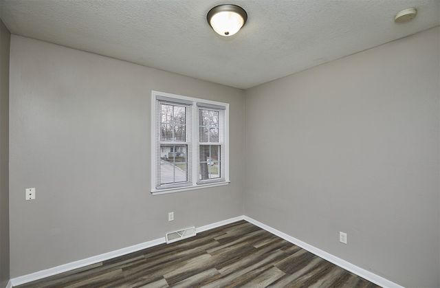 32 E Pleasant View Drive, Des Moines, IA 50315