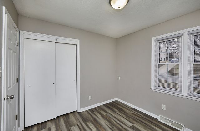 32 E Pleasant View Drive, Des Moines, IA 50315