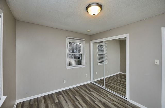 32 E Pleasant View Drive, Des Moines, IA 50315