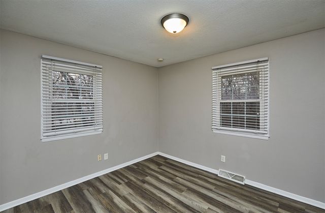 32 E Pleasant View Drive, Des Moines, IA 50315