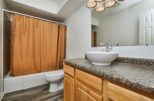 32 E Pleasant View Drive, Des Moines, IA 50315