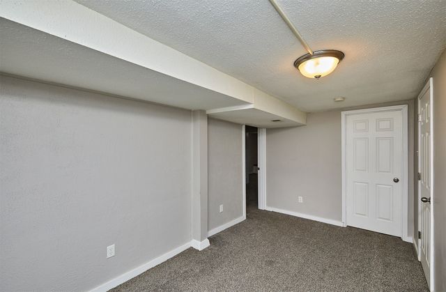 32 E Pleasant View Drive, Des Moines, IA 50315