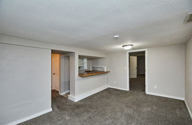 32 E Pleasant View Drive, Des Moines, IA 50315