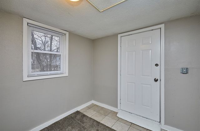 32 E Pleasant View Drive, Des Moines, IA 50315