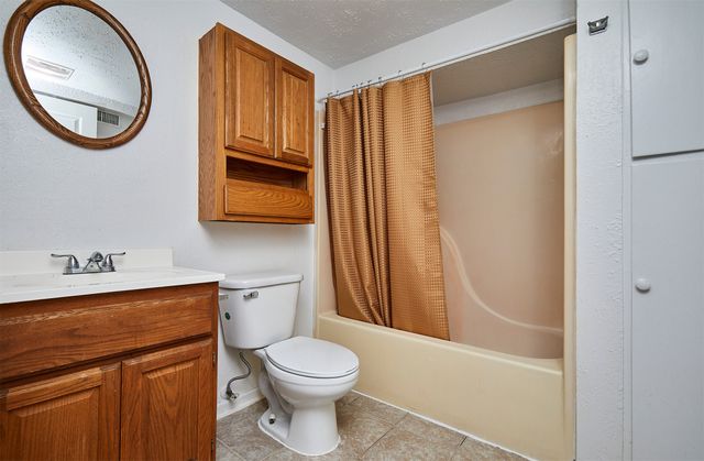 32 E Pleasant View Drive, Des Moines, IA 50315