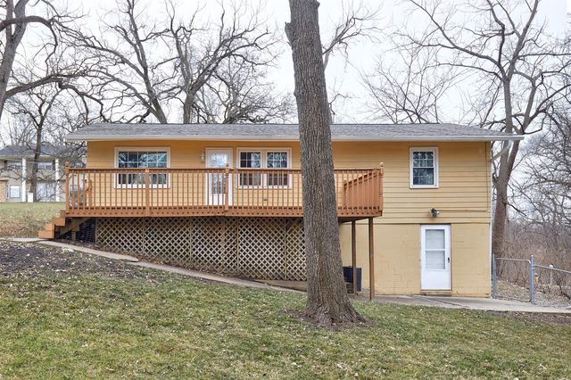 32 E Pleasant View Drive, Des Moines, IA 50315