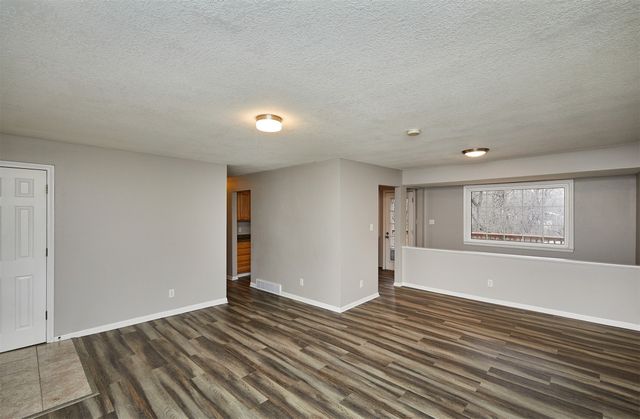 32 E Pleasant View Drive, Des Moines, IA 50315